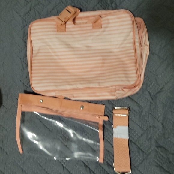 Thirty-One Yoga/Gym Duffle Bag - Picture 4 of 5